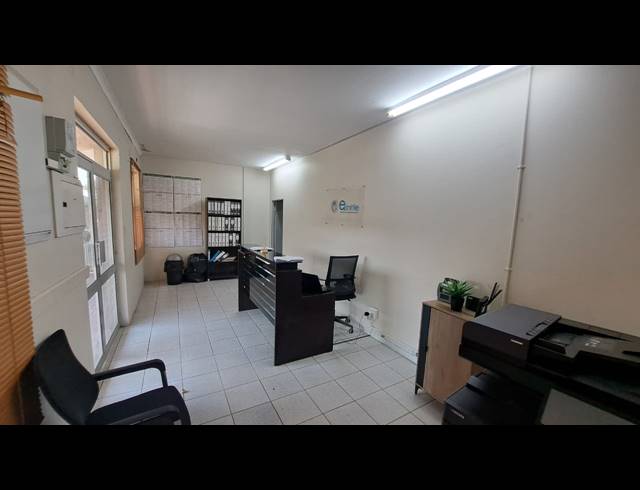 791M² SHOWROOM TO LET IN ALTON
